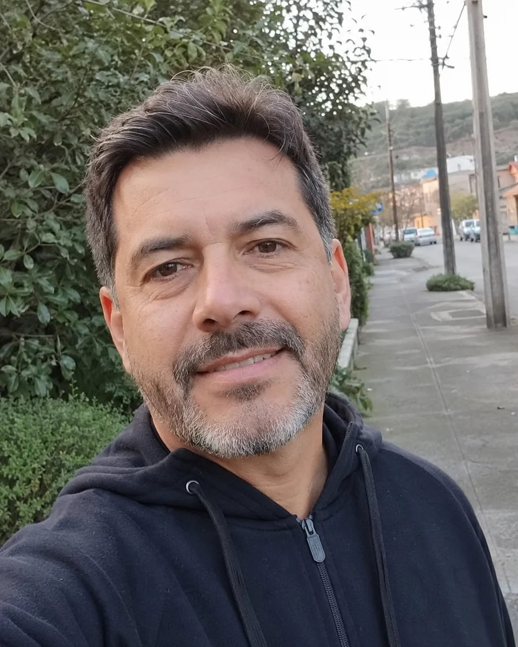 <em><strong>Alexander Vega - 49 Años</strong></em>